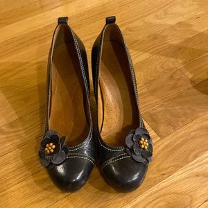 Naya 8.5N navy blue heels